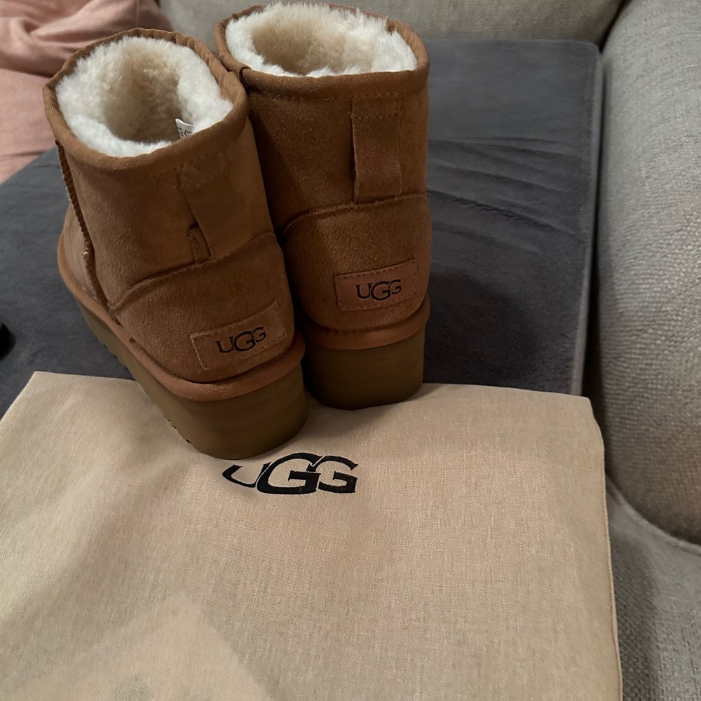 Ugg mini platform